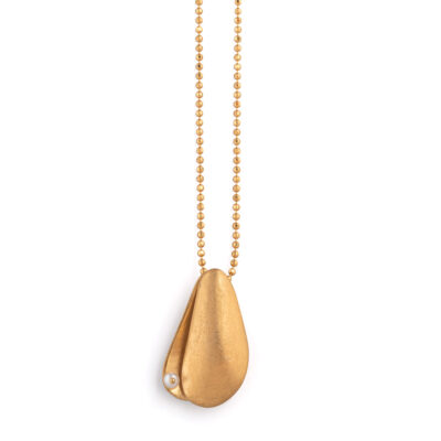 Ostrea Goldplated Pendant with chain