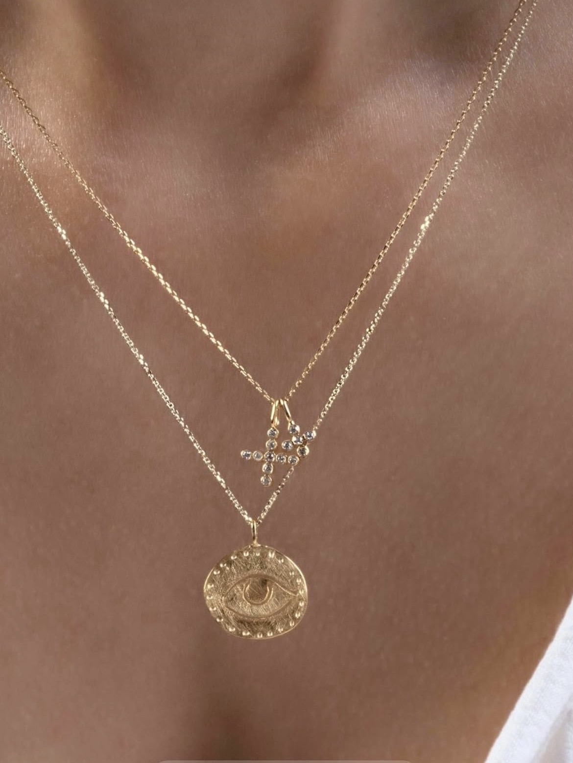 Eye Charm gold necklace - Image 3