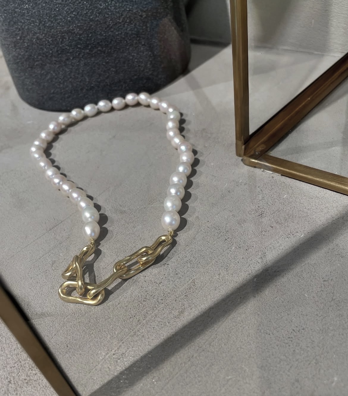 Large Pearl Twisted Goldplated Necklace - Image 3