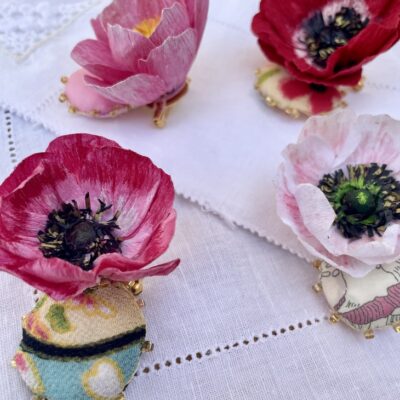 Small Anemone Brooches